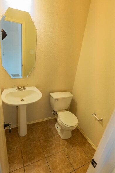 Building Photo - 404 Grisham Dr