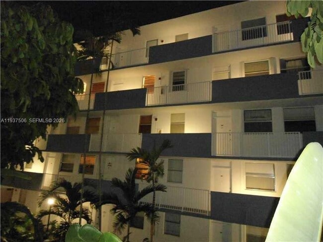 Building Photo - 1801 S Treasure Dr