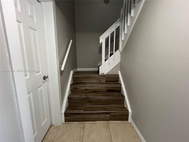 Building Photo - 5150 Lake Loop Rd