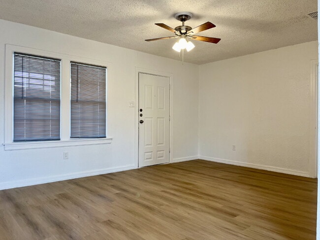 Building Photo - A Great Place to Call Home!