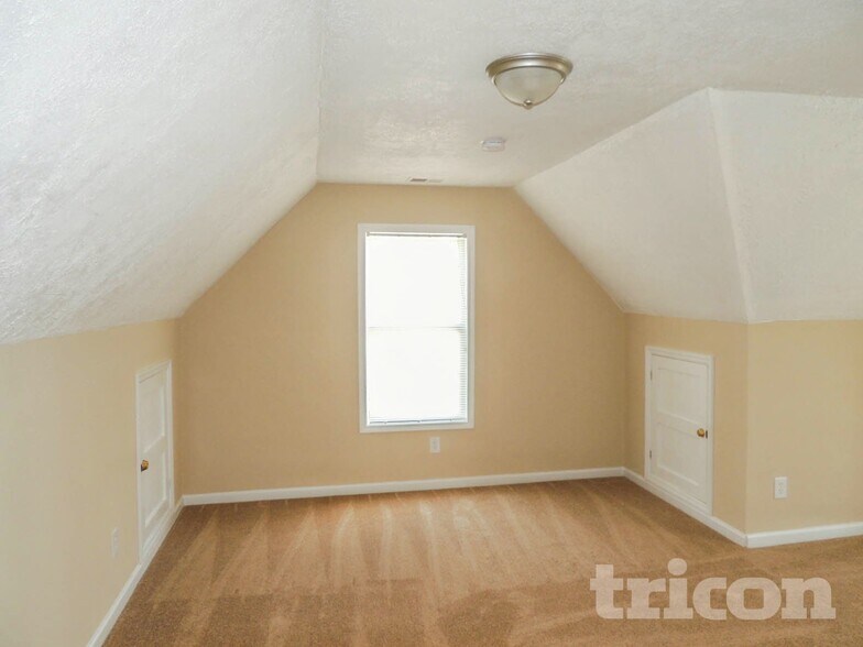 Building Photo - 8036 Harmony Lakes Dr