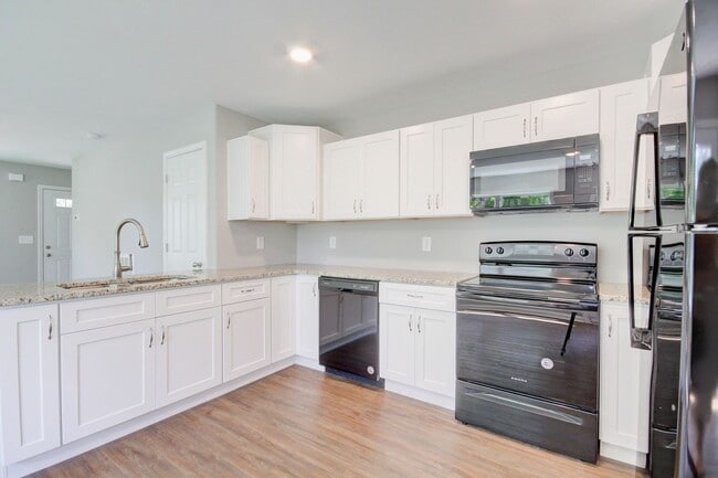 Building Photo - Two Story Duplex With Hardwood Flooring an...