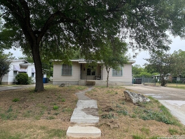 Building Photo - 1011 Alexander Hamilton Dr