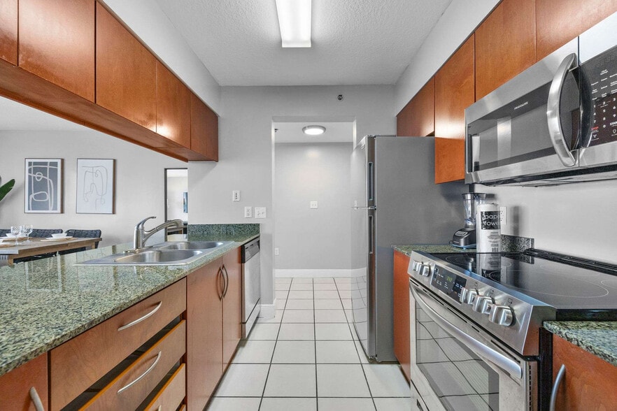 Building Photo - 1 SE 12th St