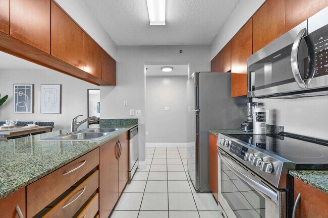 Building Photo - 1 SE 12th St