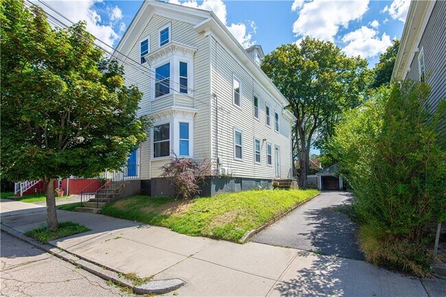 Primary Photo - 181 Pleasant St