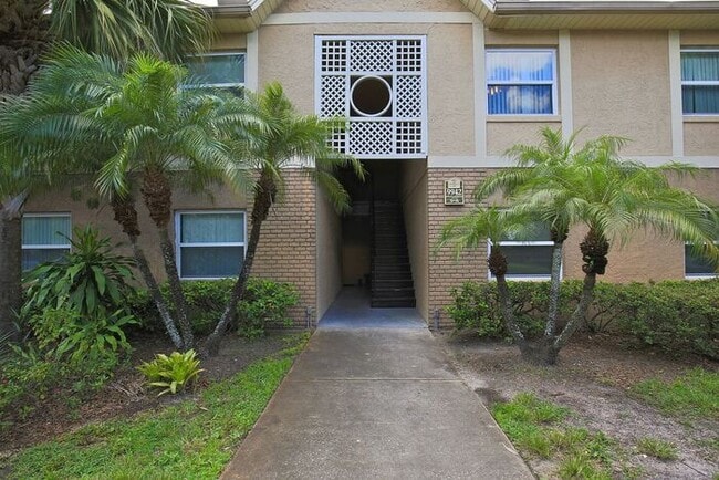 Building Photo - Modern 2/2 Condo in Hawthorne Village - Or...