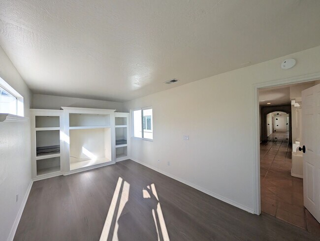 Building Photo - Private 2 Bedroom Plus Home in Vista!