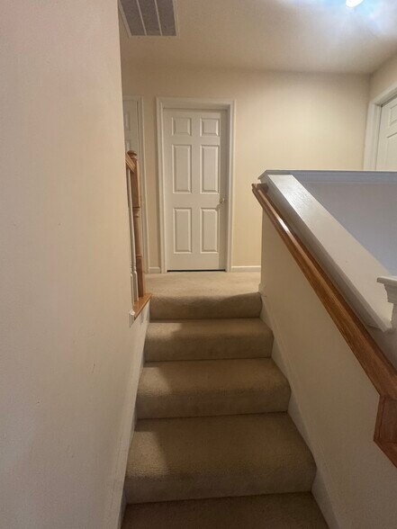 Building Photo - 2112 Lockwood Dr