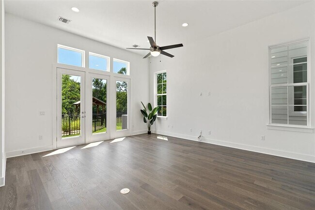 Building Photo - 4503 Grassland Dr