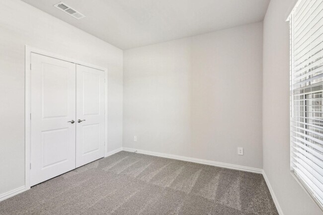 Building Photo - 709 Tidal Dr