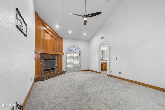 Building Photo - 322 E Gary Cir