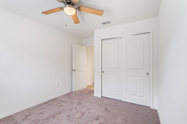 Building Photo - Beautiful Newer Build! Pet-Friendly 4-Bedr...