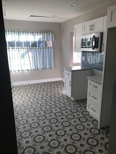 Building Photo - 1914 W Holly St