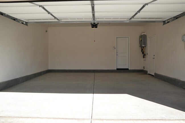 Building Photo - 73528 Cierra St