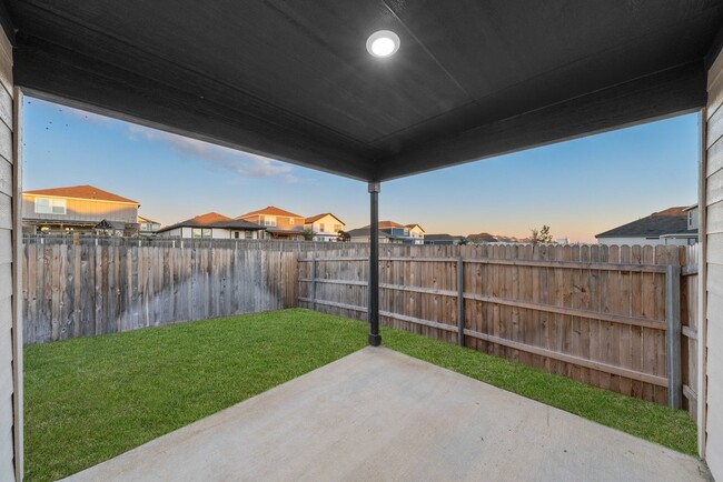 Building Photo - 817 Heartseed Ave