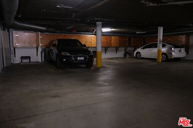 Building Photo - 1242 9th Ct