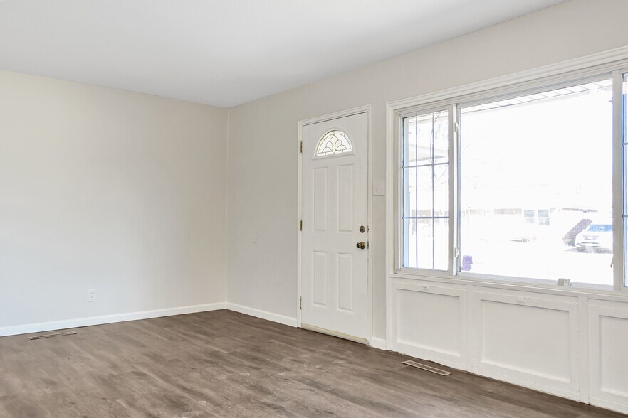 Building Photo - 4440 Turquoise Dr