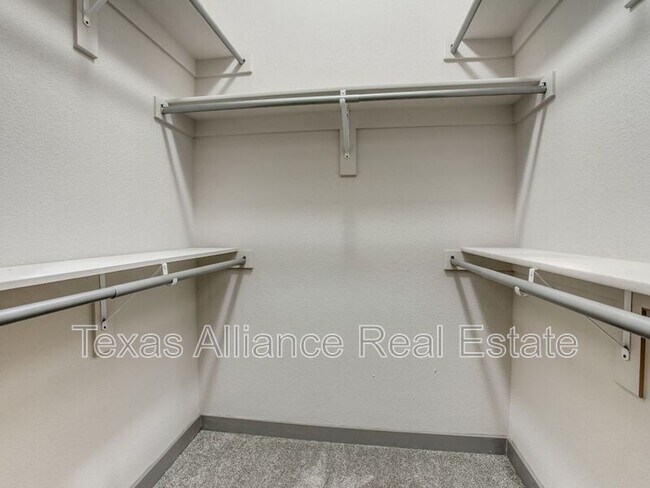 Building Photo - 10684 Tube Dr