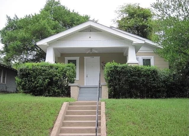 Primary Photo - 1008 W Elm St