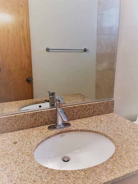 Building Photo - 10961 Palms Blvd