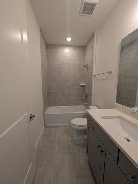 Building Photo - 1967 Iorio St