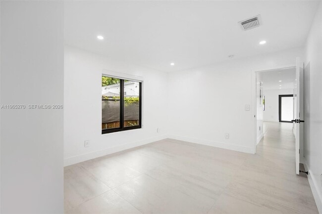 Building Photo - 3668 SW 26th St