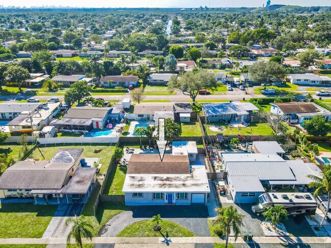 Building Photo - 3624 SW 22nd St