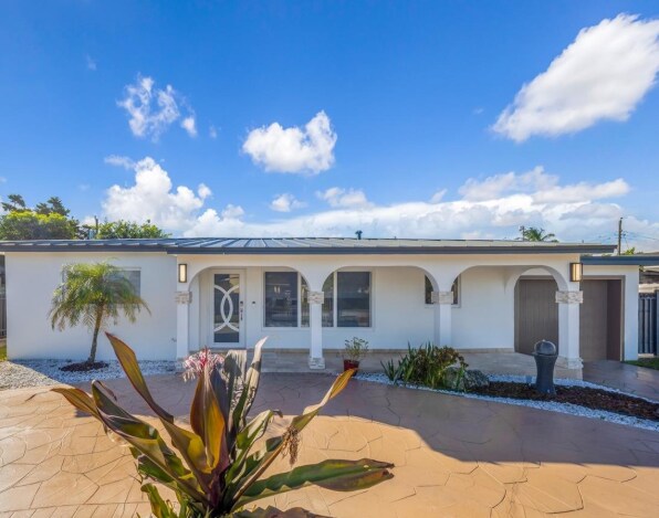 Primary Photo - 490 W 33rd Pl