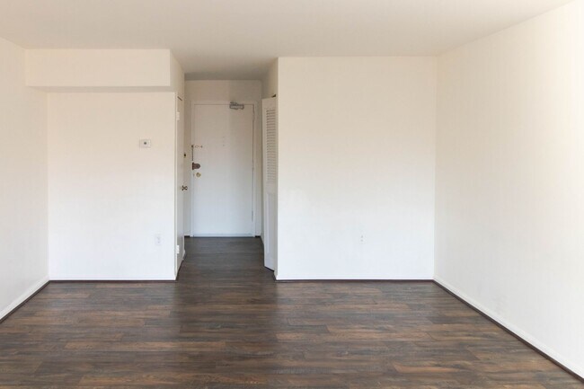 Building Photo - Beautiful top-level 1 bedroom, 1 bathroom condo in Alexandria City