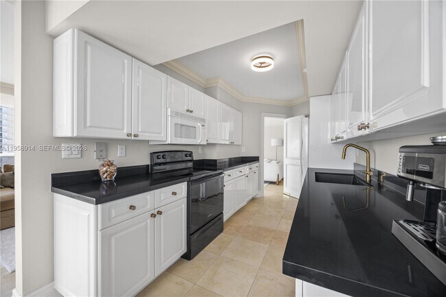 Building Photo - 16711 Collins Ave