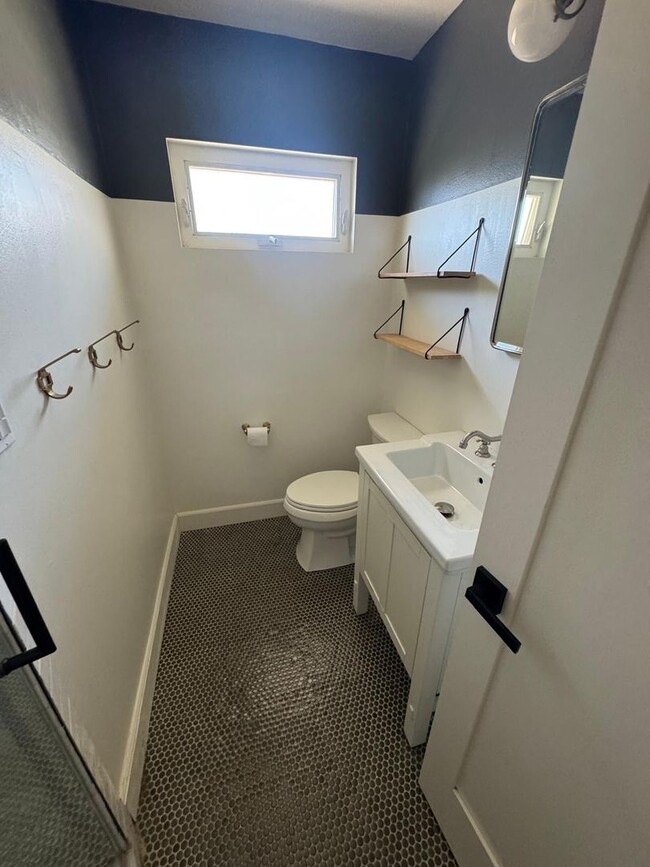 Building Photo - 3 Bedrooms 2 baths house fully remodeled.