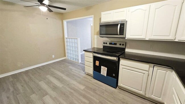 Building Photo - 4110 SE 11th St