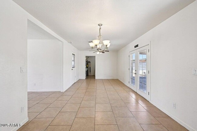 Building Photo - 1532 W 6th St