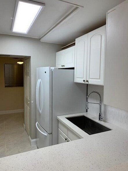 Building Photo - 1021 Mockingbird Ln