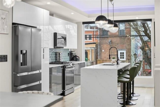 Building Photo - 5228 Dresden Wy