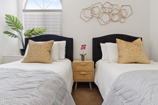 Building Photo - 12120 Desert Quail Ave