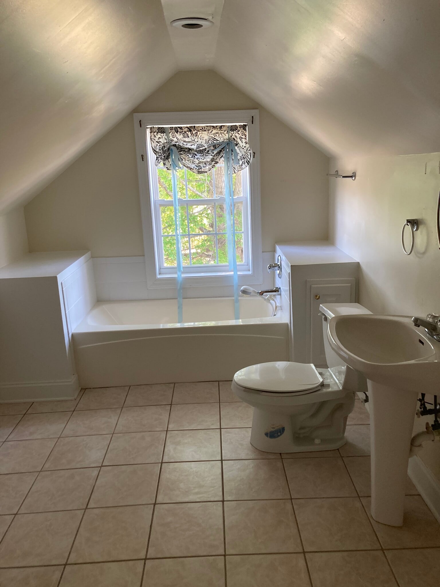 Building Photo - 100 Lude Johnson Blvd