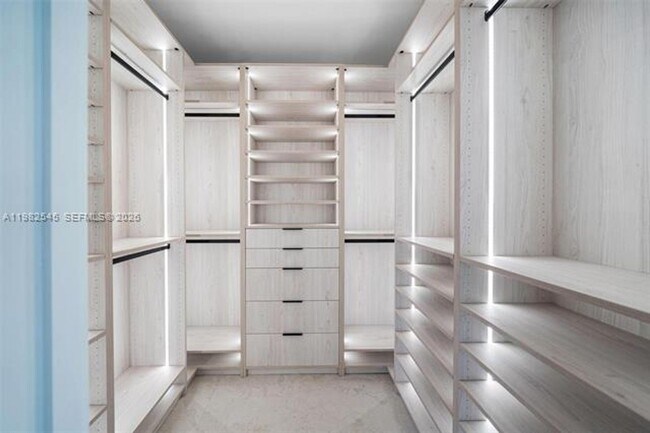 Building Photo - 2937 SW 21st St