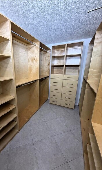 Building Photo - 6350 SW 139th Ct