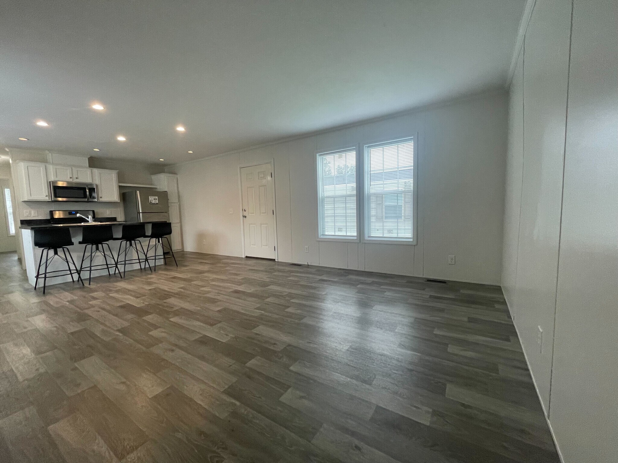 Building Photo - 38171 Ducharme Dr