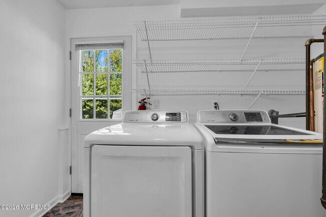 Building Photo - 1112 Wildwood Ave