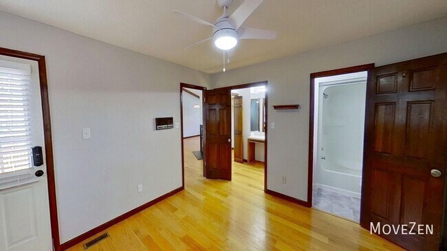 Building Photo - 4711 Highview Pl