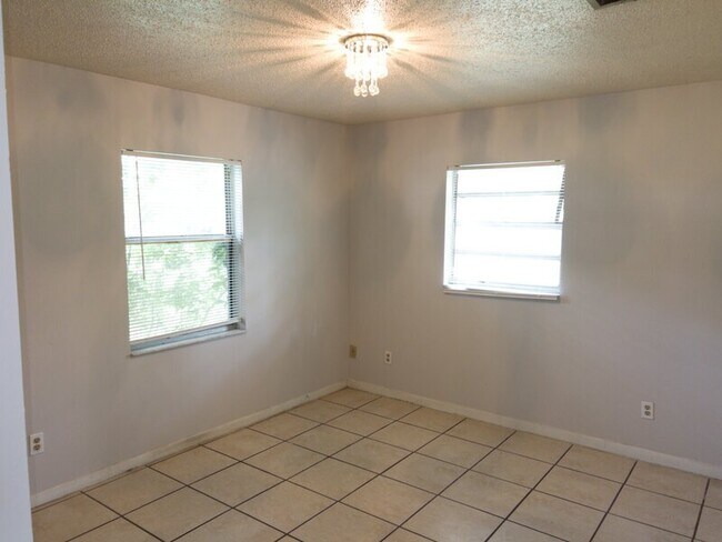 Building Photo - 2803 Griffin Rd