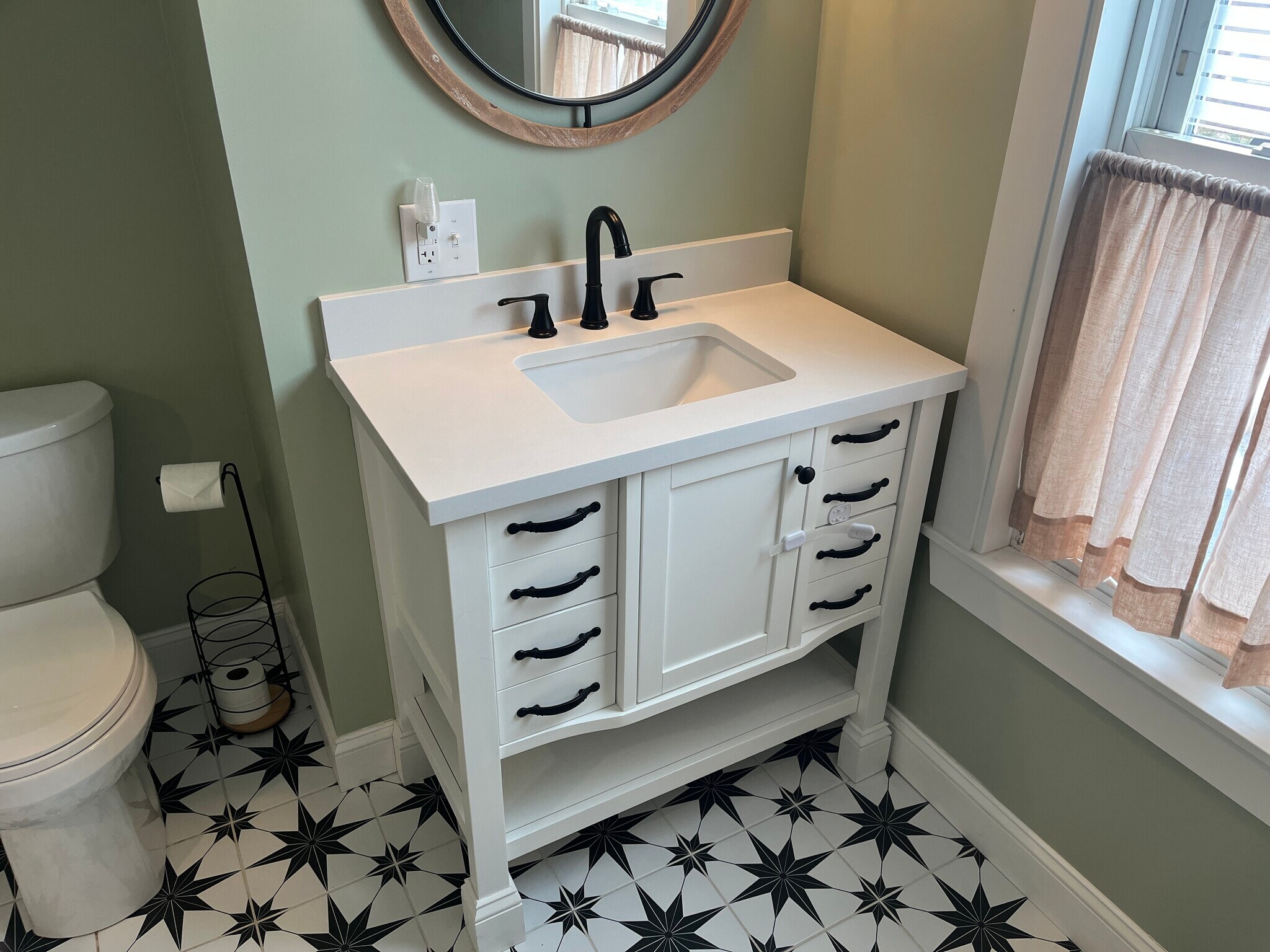 Building Photo - 16 Gordon St