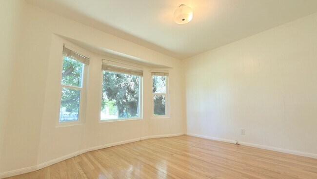 Building Photo - Spacious 4-Bedroom + Bonus Room Home with ...