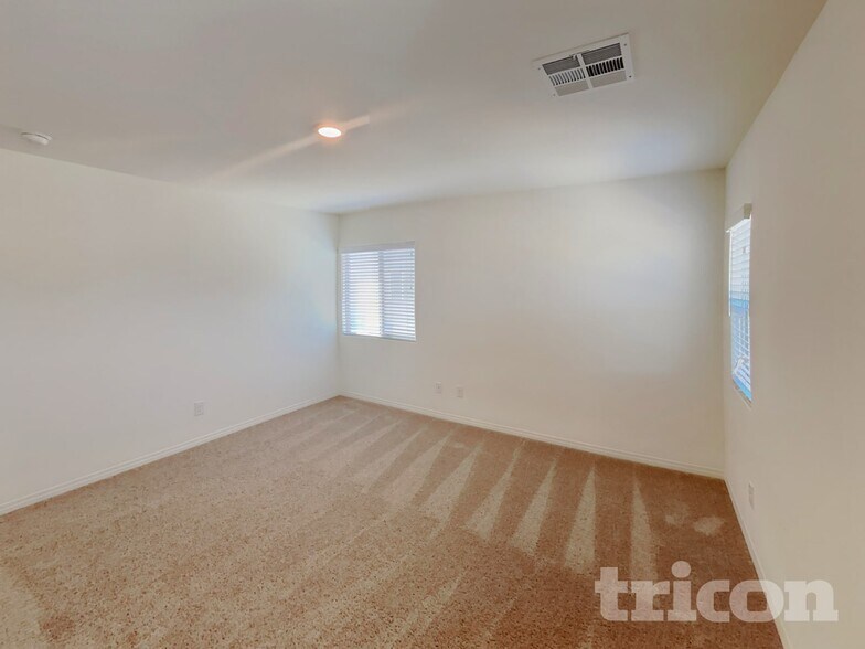 Building Photo - 4944 Amberlyn St