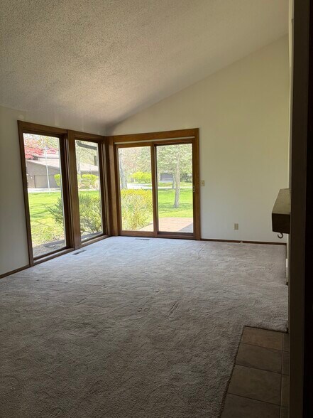 Building Photo - 4016 Pfeiffer Ct