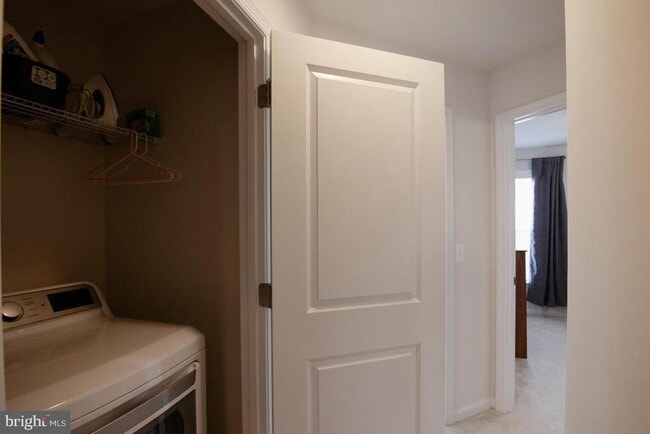 Building Photo - 136 Solara Dr