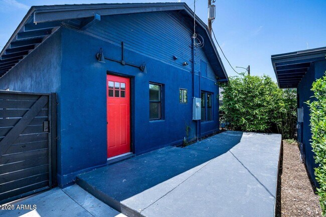 Building Photo - 912 E Roosevelt St